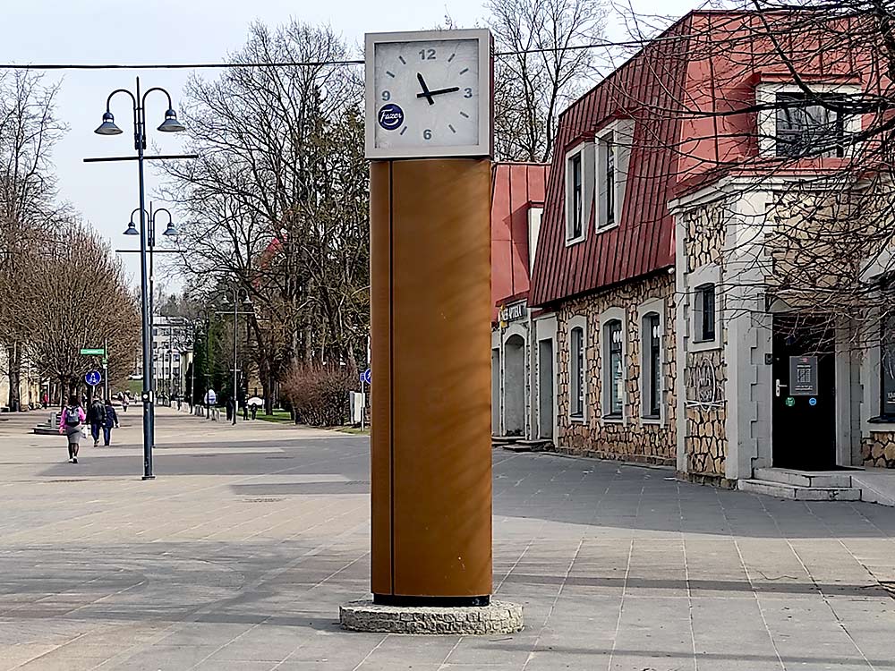 Divpusīgais pilsētas pulkstenis Ogrē