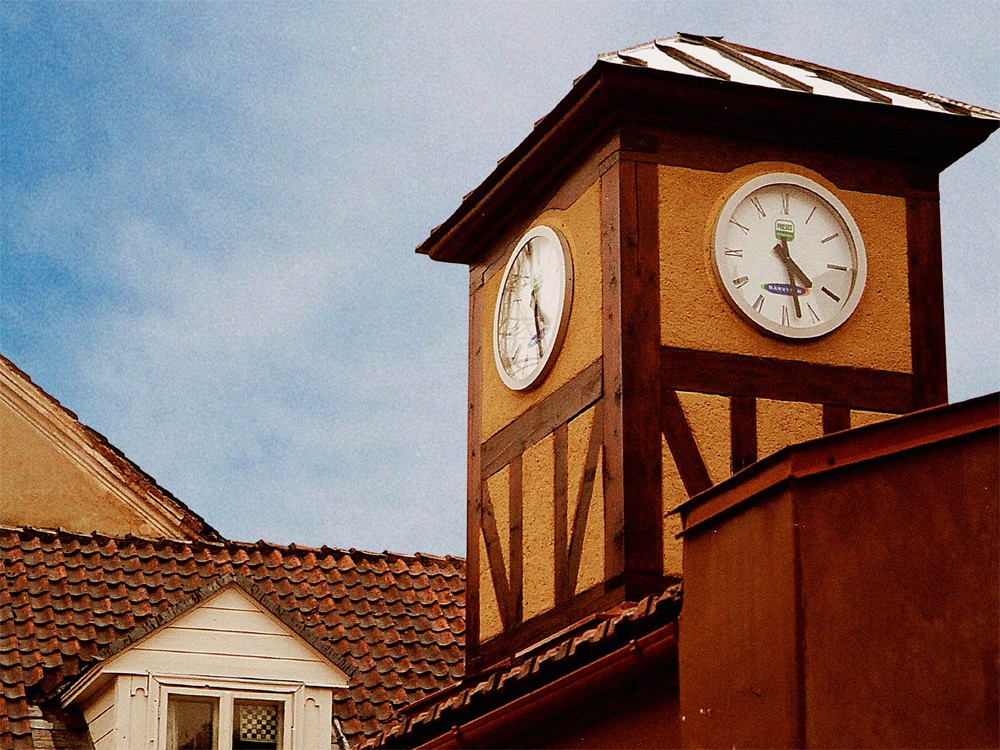 Kuldīga, pulkstenis "Narvesen"