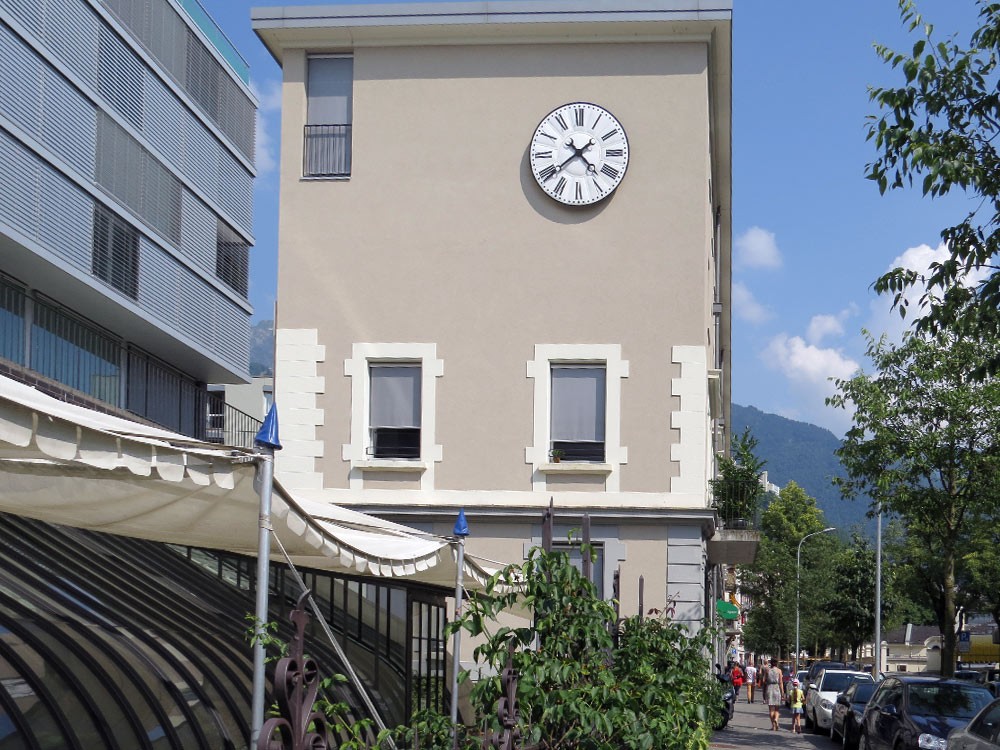 Fasādes pulkstenis, Av. Des Alpes 128, Montre, Šveice