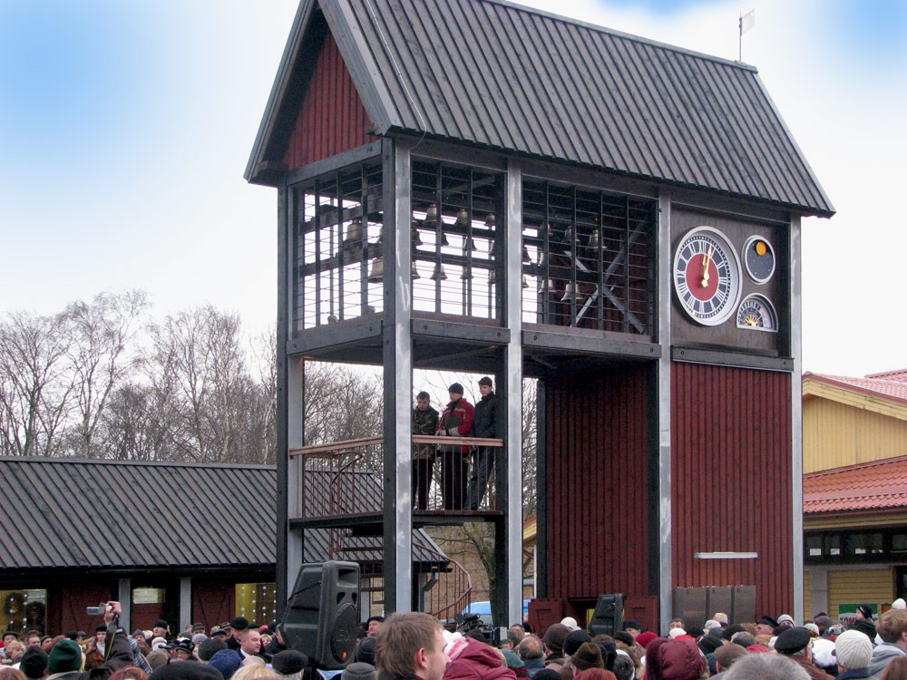 Pulksteņu sistēma, kariljons 24 zvani, Ventspils, Tirgus laukums  