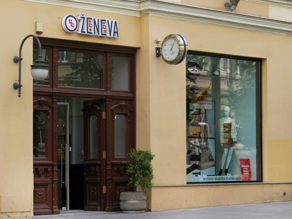 Firmas Omega reklāmas pulkstenis